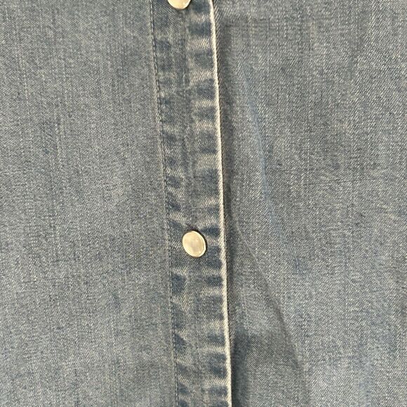 Soft Surroundings Chambray Pearl Rhinestone Tunic Top Size Medium Snap Front - Picture 6 of 10